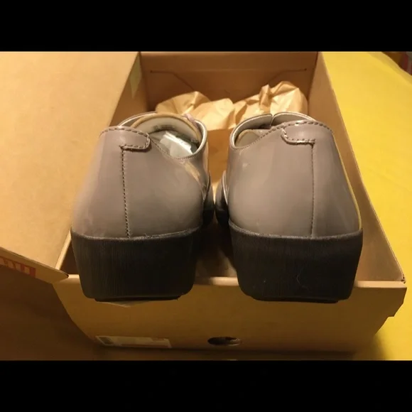 fitflop F-Pop Oxford Wmn Size8US Patent Leather Color: Plumthistle - Picture 4 of 6